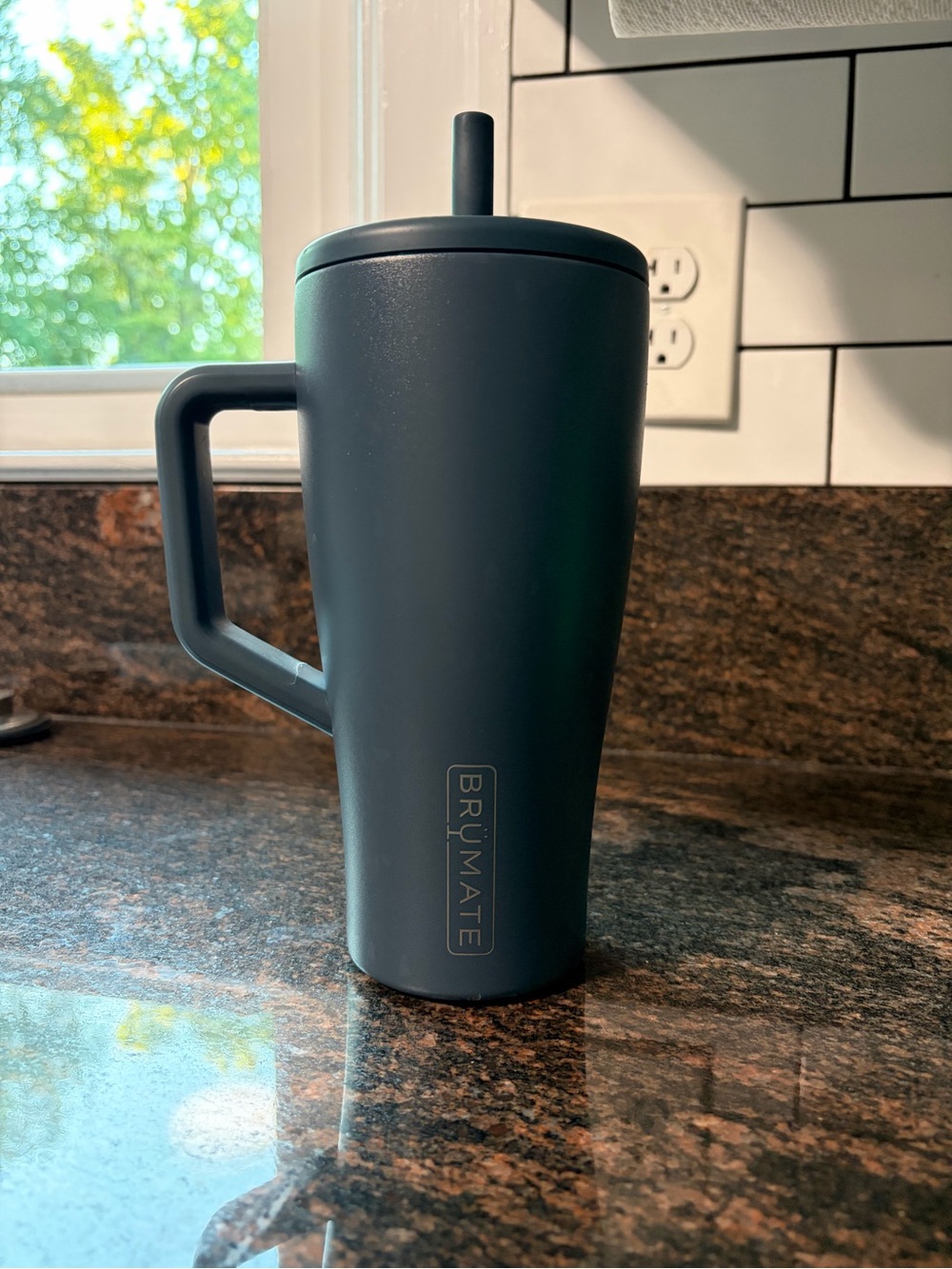 Brümate Matte navy Insulated Travel Mug with Handle